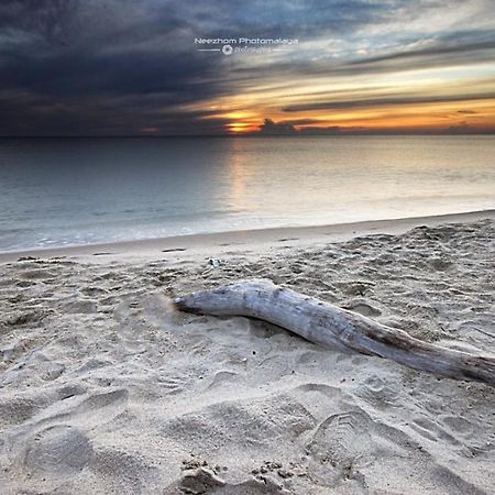 Medina Homestay Batu Burok Beach Kuala Terengganu Bagian luar foto