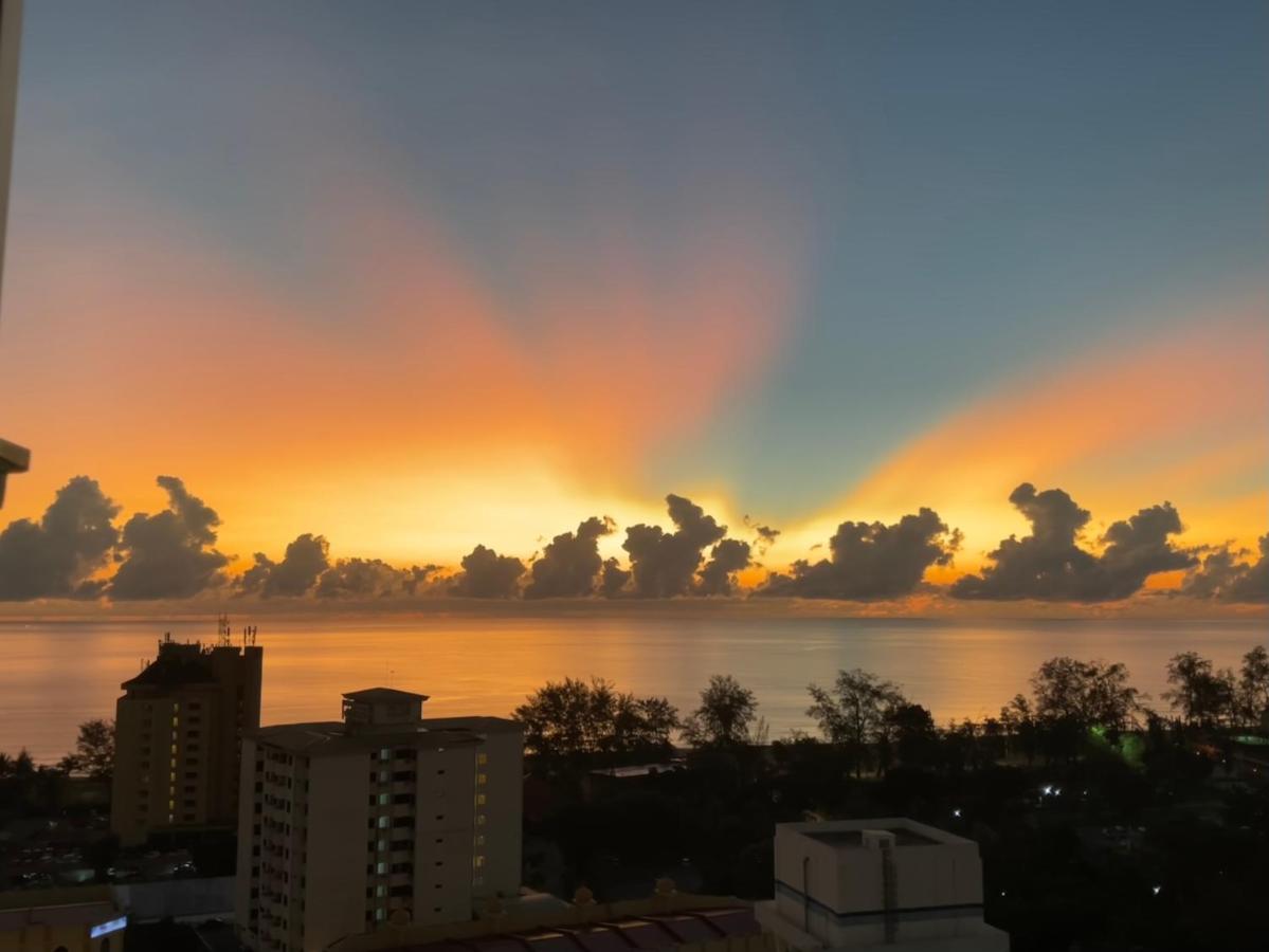 Medina Homestay Batu Burok Beach Kuala Terengganu Bagian luar foto