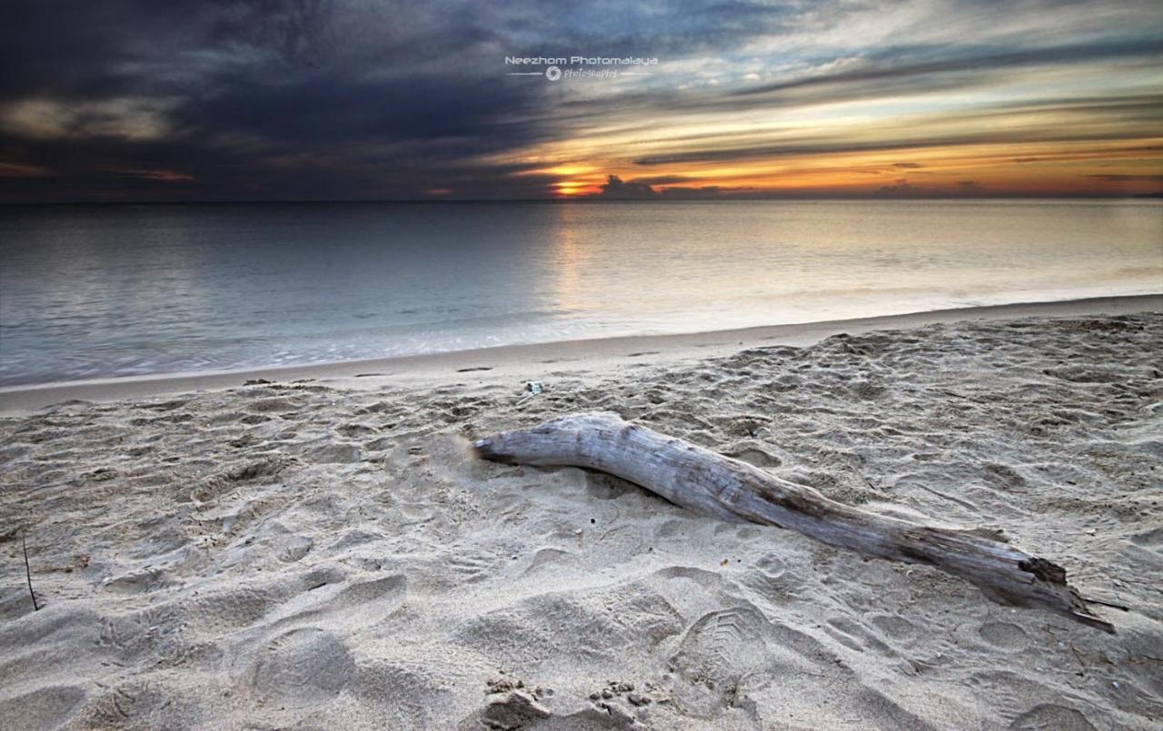 Medina Homestay Batu Burok Beach Kuala Terengganu Bagian luar foto